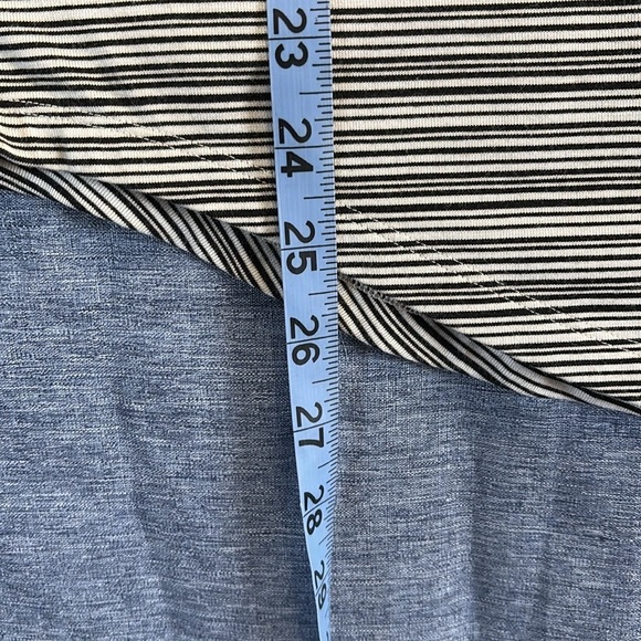 Athleta Women’s Size Large Striped V-neck Long Sleeve Top - Picture 6 of 6